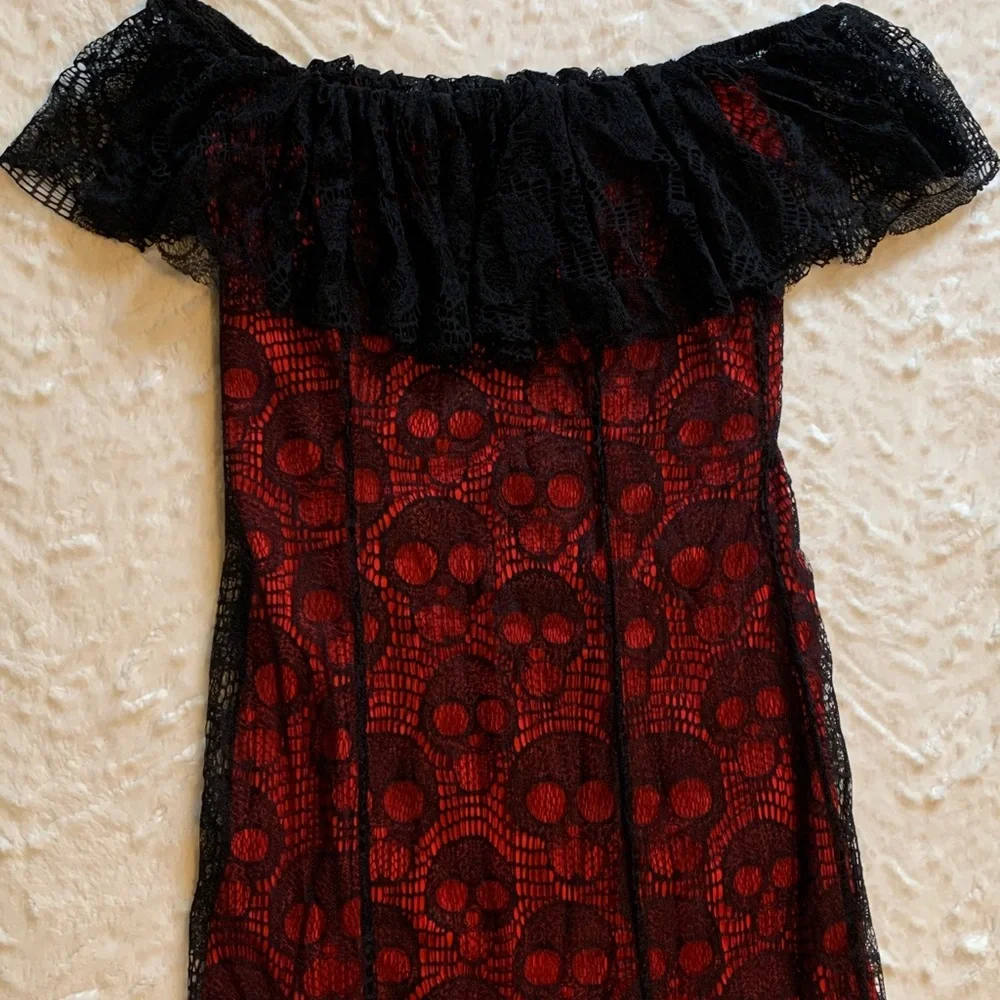 Women’s Spirit La Catrina Red and Black Costume - Picture 4 of 8